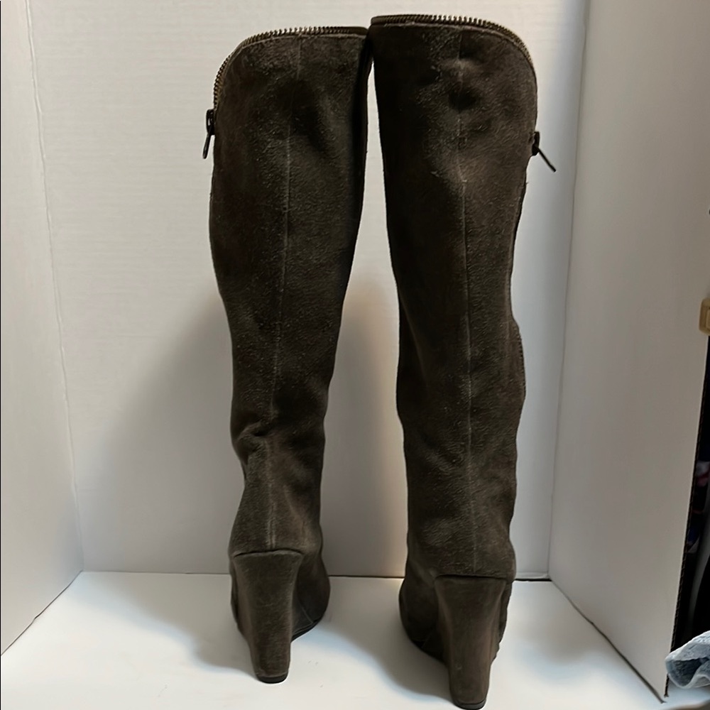 Elegant Brown Suede Knee-High Boots - Picture 3 of 4